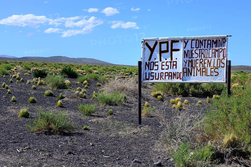 Protest sign against the oil company YPF on the side of the Ruta 40