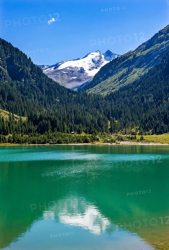 Wildgerlossee with view to the Reichenspitze