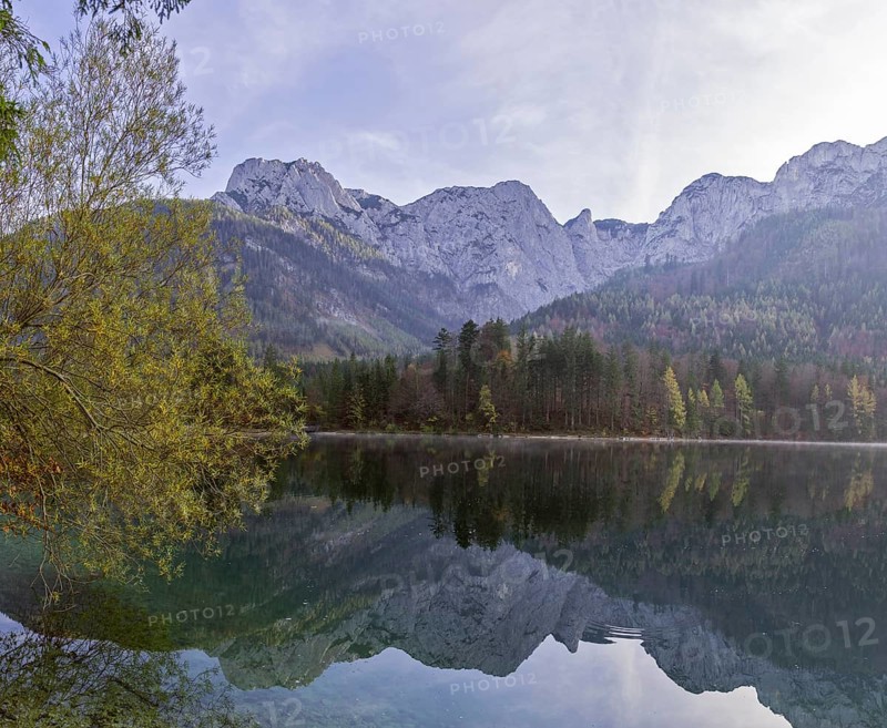 Autumn atmosphere at the Langbathsee