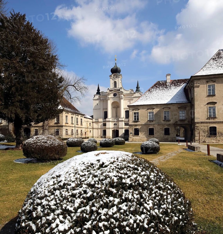 Raitenhaslach monastery in winter