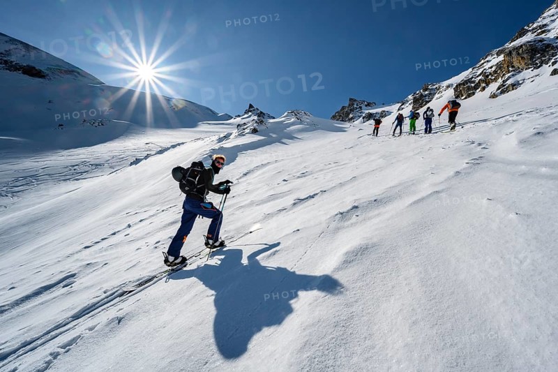 Ski tourers in steep terrain