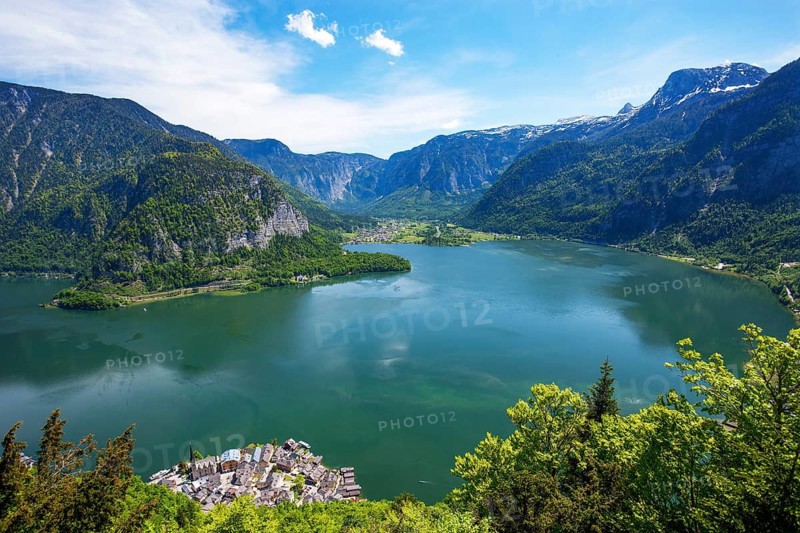 Hallstaettersee with view to Obertraun
