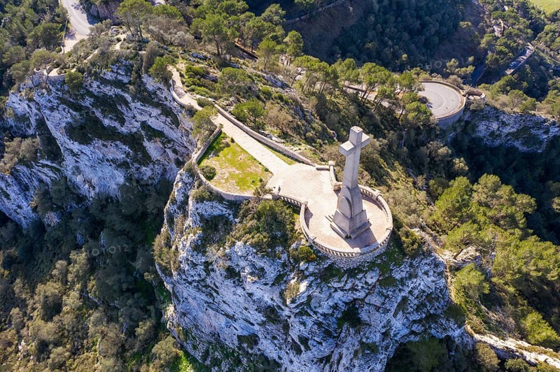 Stone cross Creu de Picot on Puig des Mila