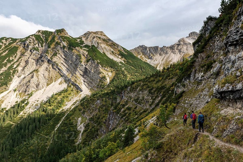 Krapfenkarspitz and hiking trail to Soiernhaus