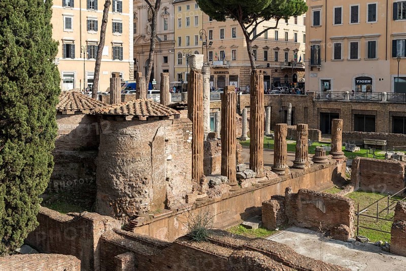 Largo di Torre Argentina square