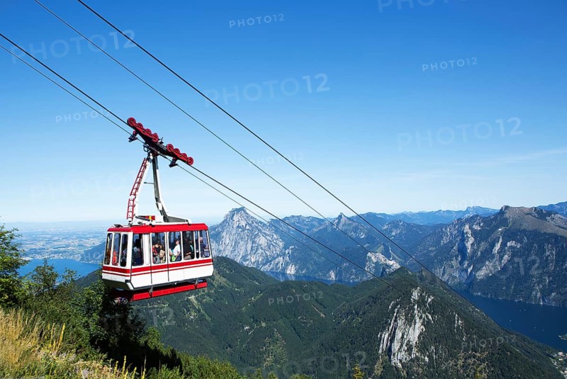 Feuerkogel cable car with view of the Lake Traun and Traunstein