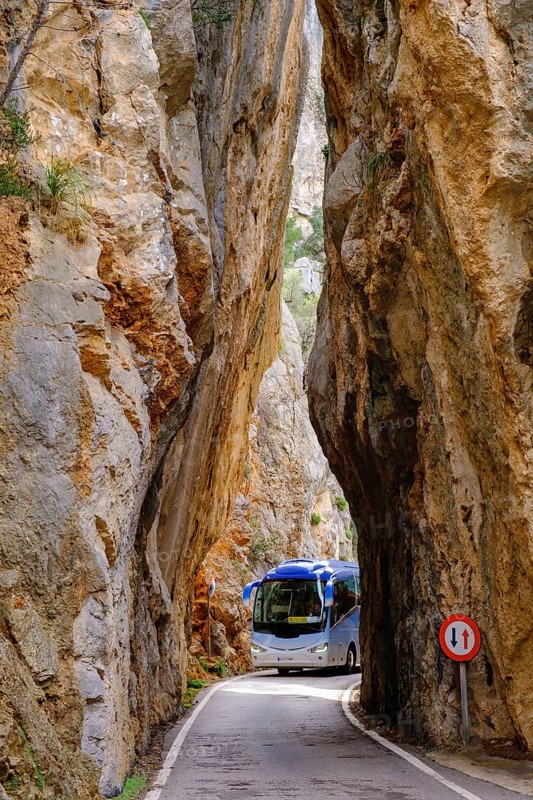 Coach in the rock gate sa Bretxa