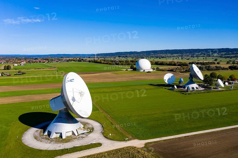Large parabolic antennas of the Raisting earth station