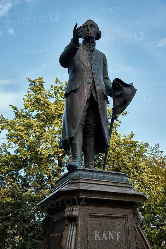Statue of Immanuel Kant in front of the university