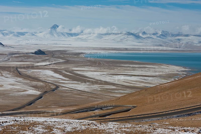 Pass from the north on the way to the holy Namtso Lake