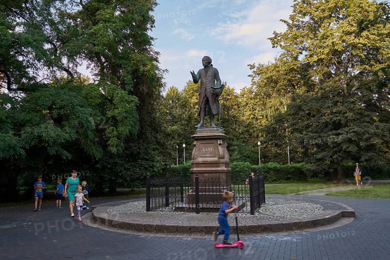 Statue of Immanuel Kant in front of the university