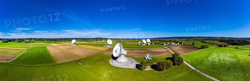 Large parabolic antennas of the Raisting earth station