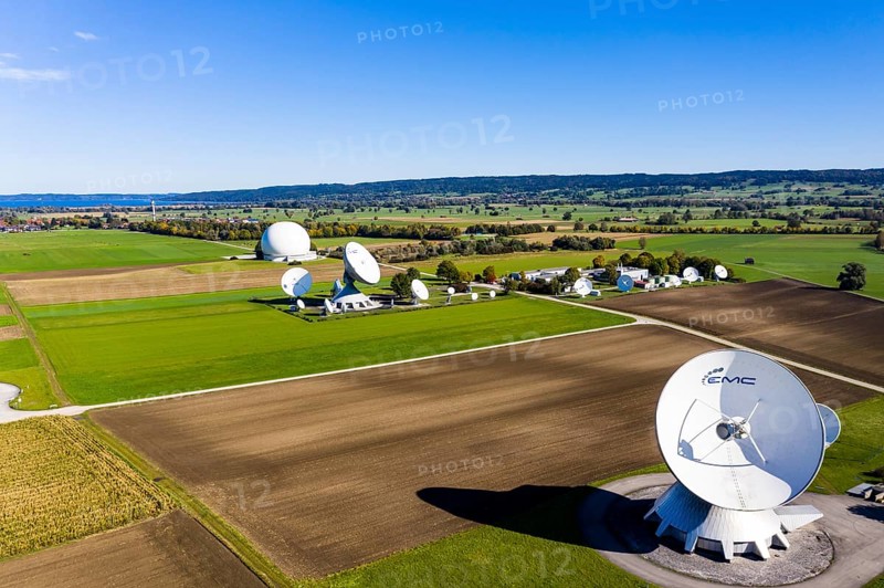 Large parabolic antennas of the Raisting earth station