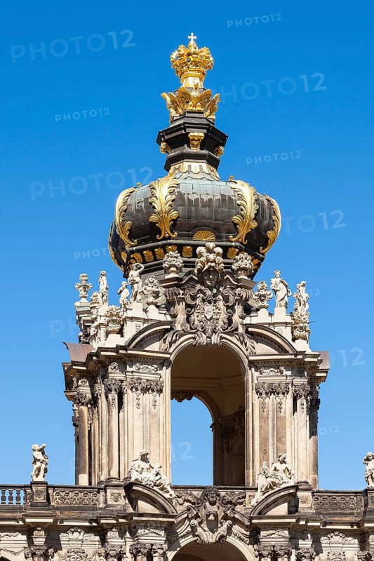 Crown gate