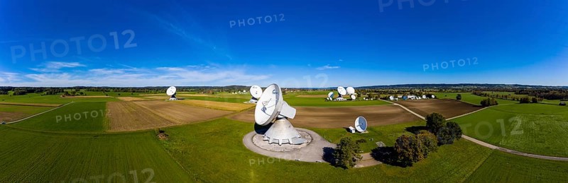 Large parabolic antennas of the Raisting earth station