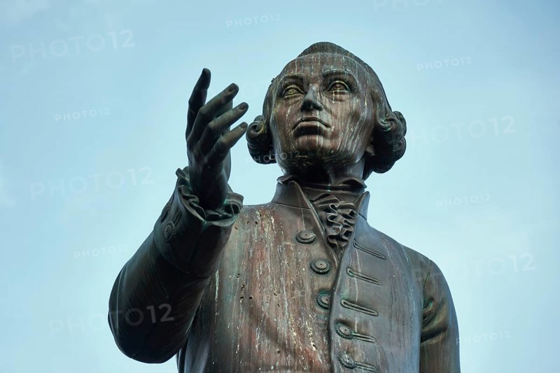 Statue of Immanuel Kant in front of the university