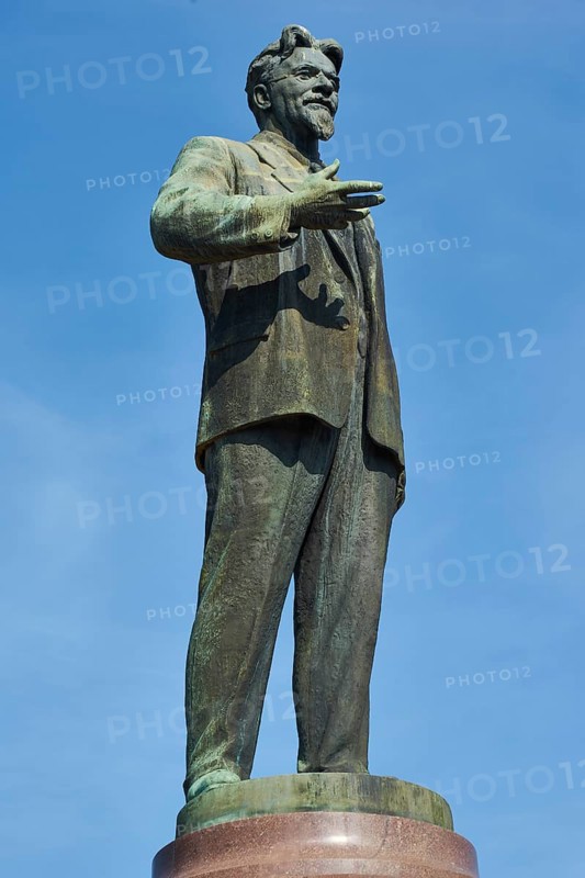 Statue of Mikhail Ivanovich Kalinin