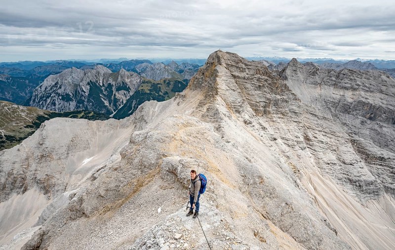 Mountaineer on the ridge of the Oedkarspitzen