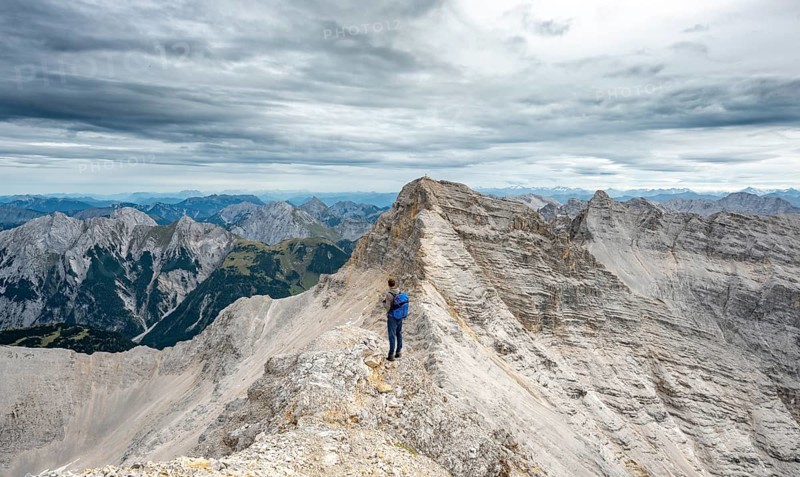 Mountaineer on the ridge of the Oedkarspitzen