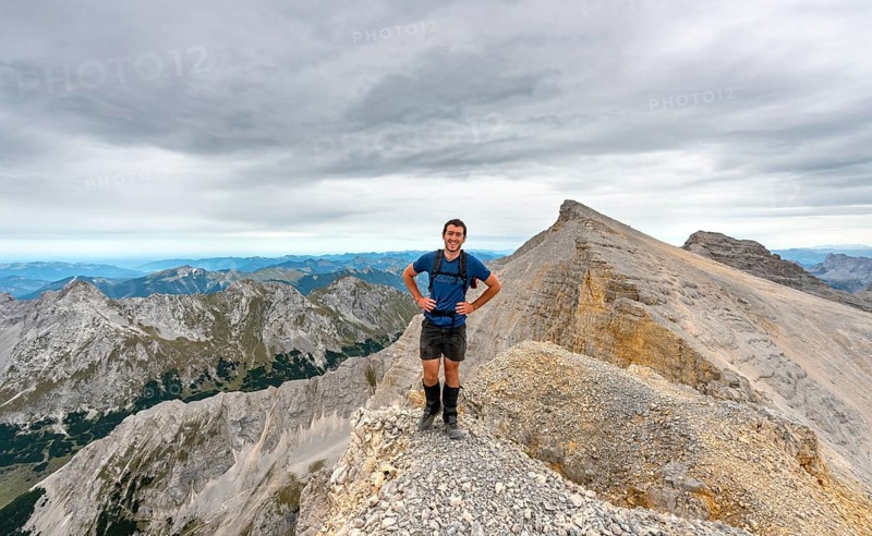 Hikers on the ridge of the Oedkar peaks