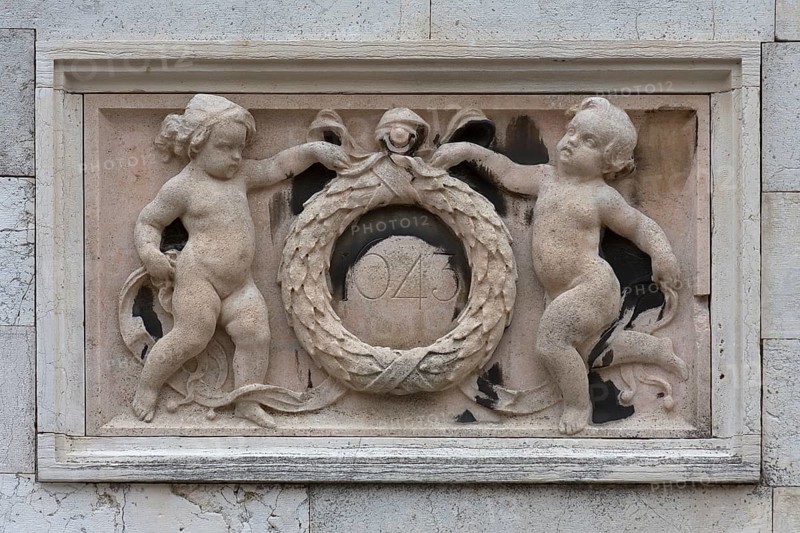 Relief with putti and victory wreath