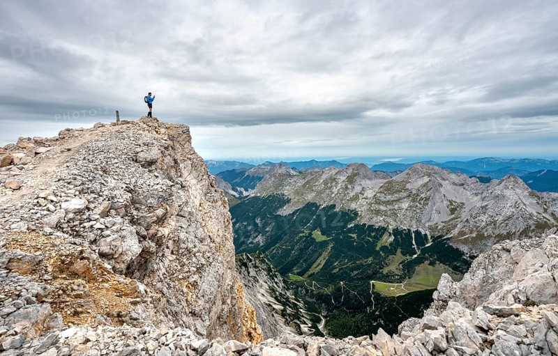 Hiker at the summit of the eastern Oedkarspitze
