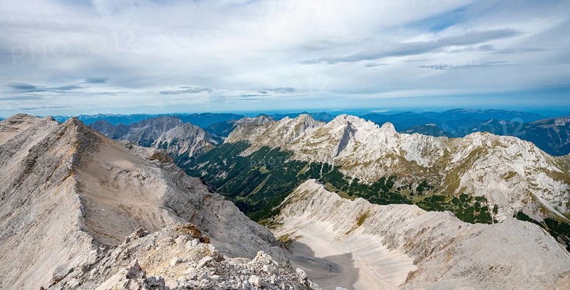 View of the Schlauchkar and Karwendeltal from the Birkkarspitze