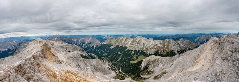 View from the Mittlere Oedkarspitze into the Karwendeltal with the Eastern Karwendelspitze and Vorderer Schlichtenkarspitze