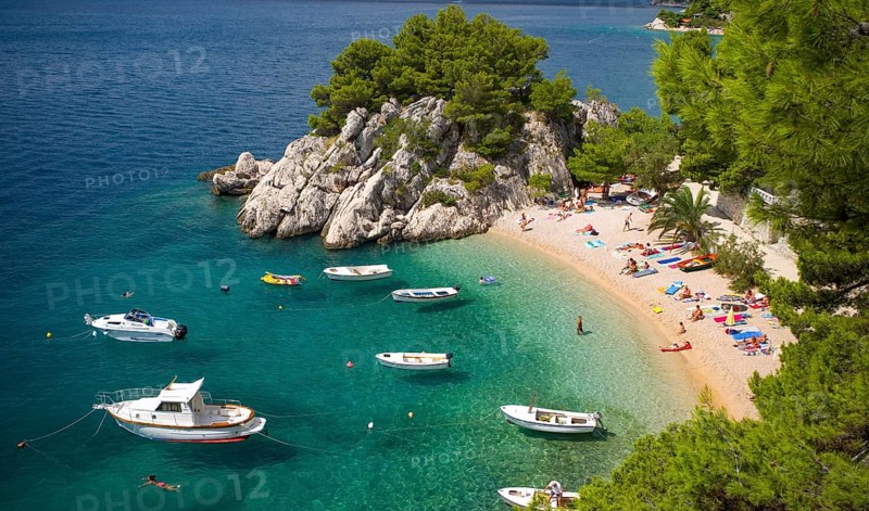 Bathing beach in the bay of Podrace