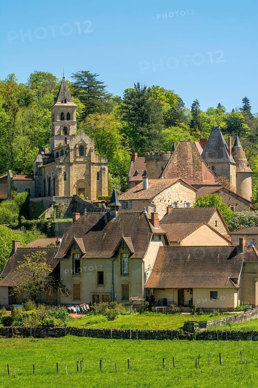 Saint-Paul de Chateauneuf village and his romanesque church