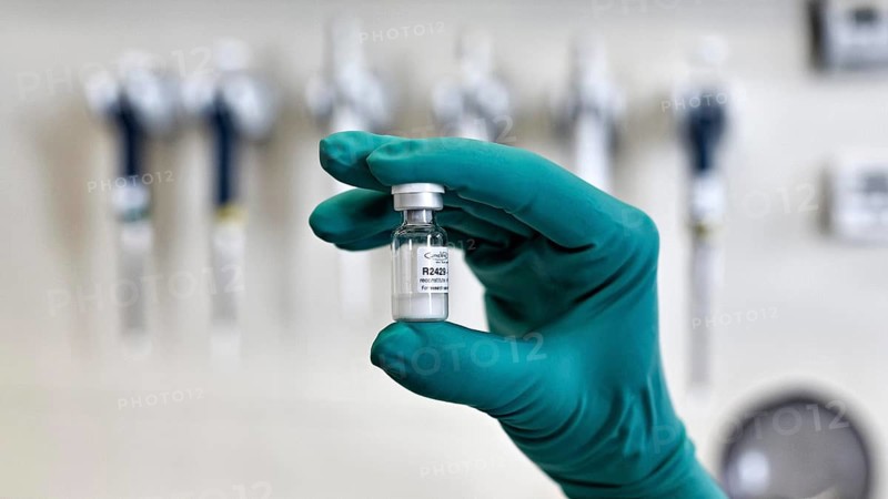 Glove with laboratory sample