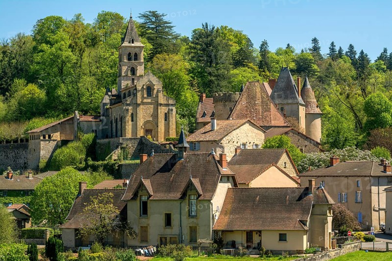 Saint-Paul de Chateauneuf village and his romanesque church
