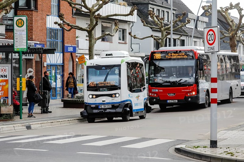 Autonomously running electric buses in regular service