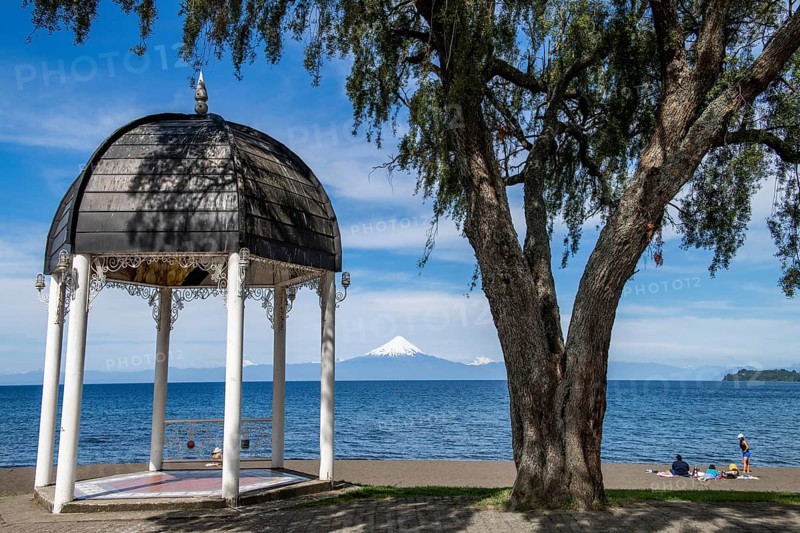 Pavilion on the beach promenade at the lake Llanquihue