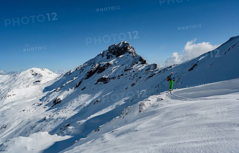 Ski tourers on the ski tour to the Geierspitze