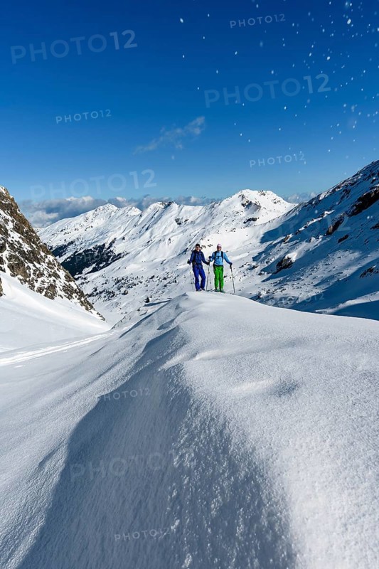 Two ski tourers on the ski tour to the Geierspitze