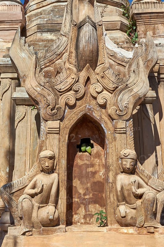 Guardian figures at tomb stupas