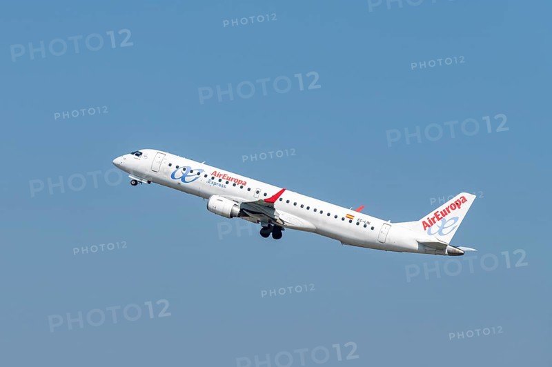 Air Europa's Embraer 195 takes off from Zurich Airport