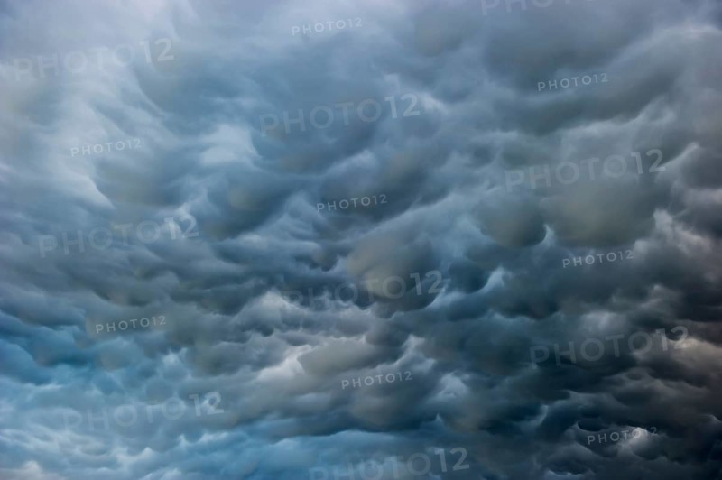Mammatus clouds