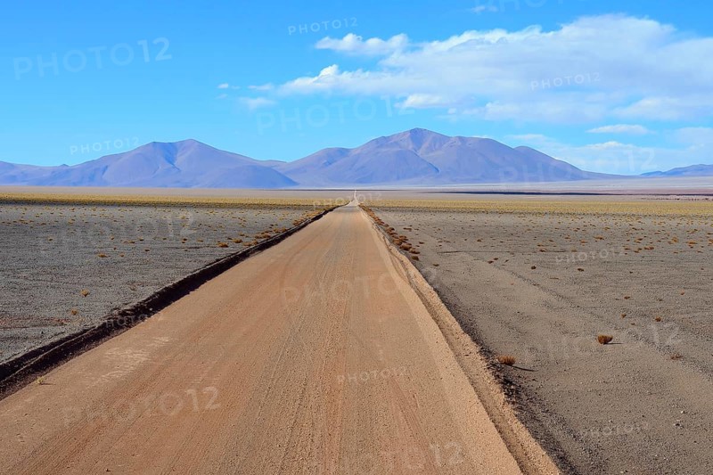 Straight gravel road to Desierto del Diablo