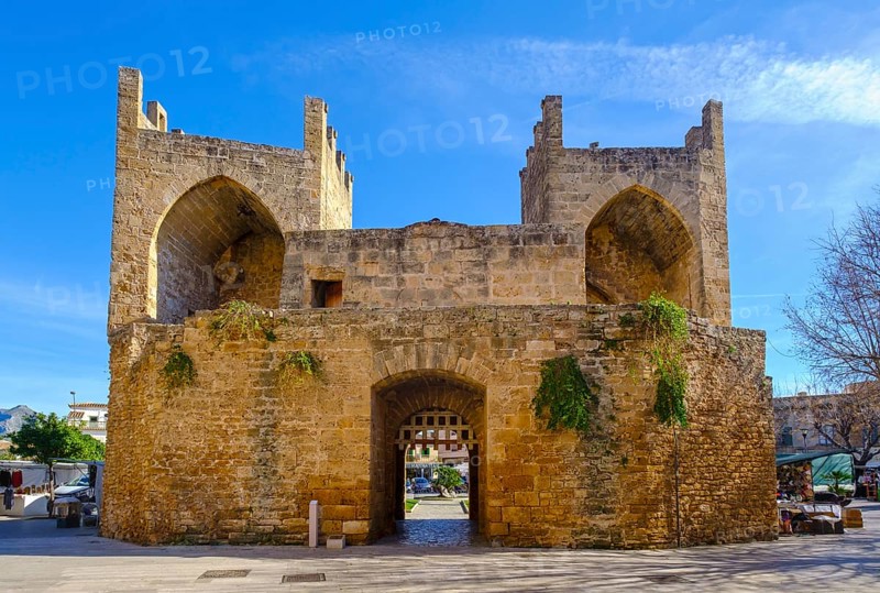 City gate Porta del Moll