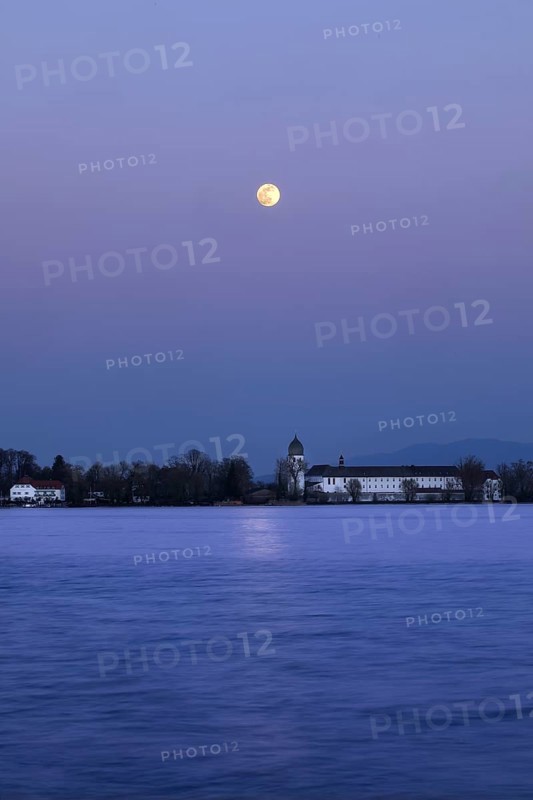 Full moon over Fraueninsel
