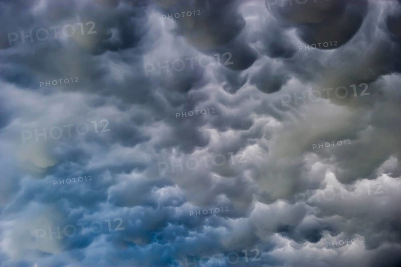 Mammatus clouds