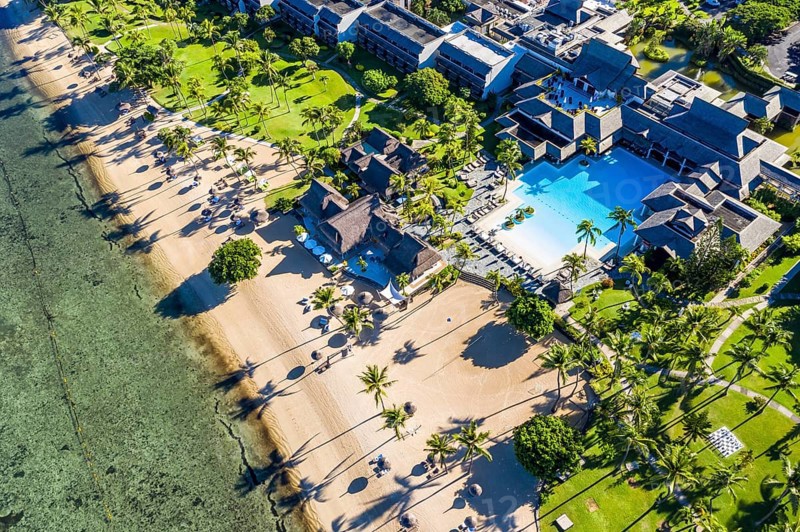 Beach in front of the luxury hotel Sofitel Mauritius L'Imperial Resort & Spa