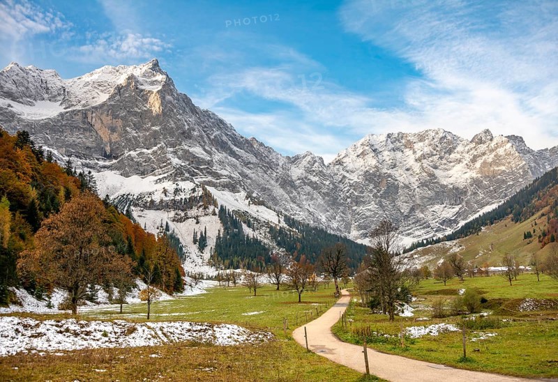 Ahornboden in autumn with snow-covered mountain peaks