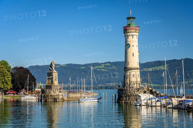 New Lindau lighthouse and Bavarian lion at the harbour entrance