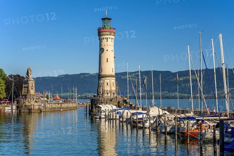 New Lindau lighthouse and Bavarian lion at the harbour entrance