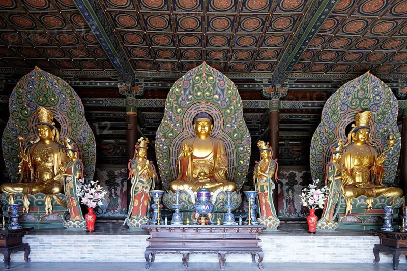 Buddha statues in Puguangming Hall