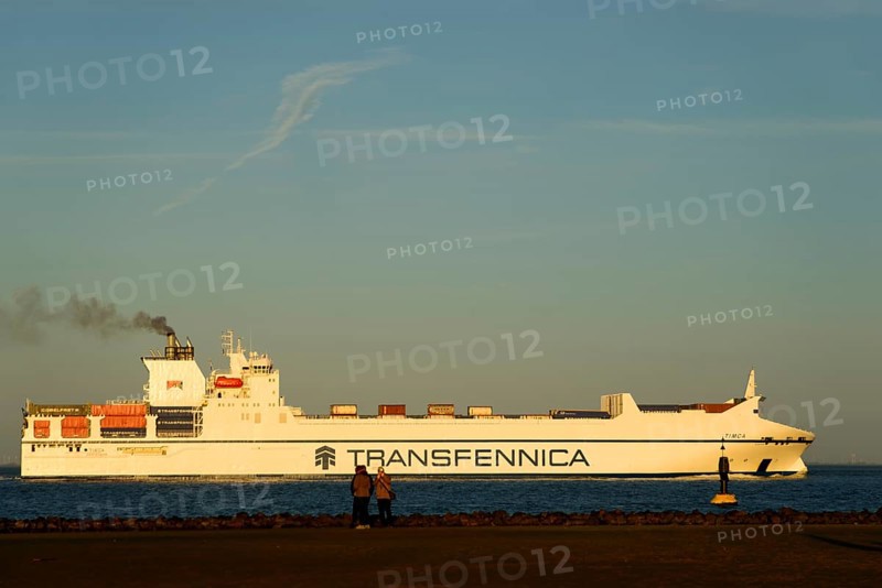 Container ship near the Kugelbake