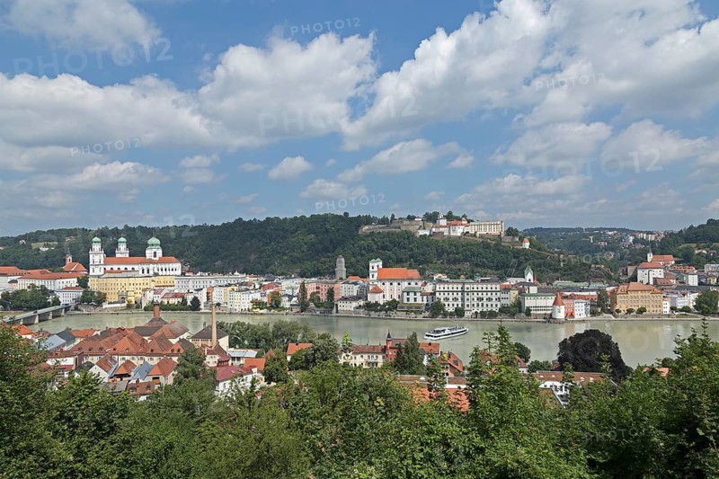 City view, view from the viewpoint of the pilgrimage church Mariahilf over the river Inn to the old town